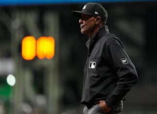 Bucknor in spotlight again after missed call in Brewers-Rays