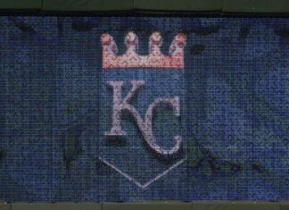 Royals call on prospect Avila to make 1st MLB start; Wacha out sick