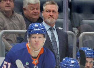 Islanders fire Patrick Roy, name Peter DeBoer replacement