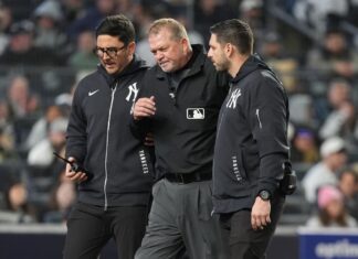 Umpire Ron Kulpa out with concussion after hit to mask