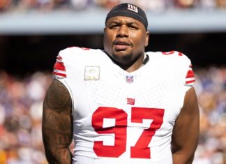 Giants DT Dexter Lawrence requests trade, sources say