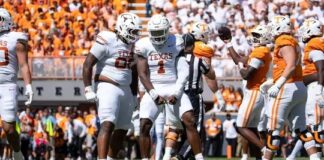 Raleek Brown scores twice as No. 1 Texas beats No. 14 Tennessee 20-17 Texas and Tennessee players during the game at Neyland Stadium